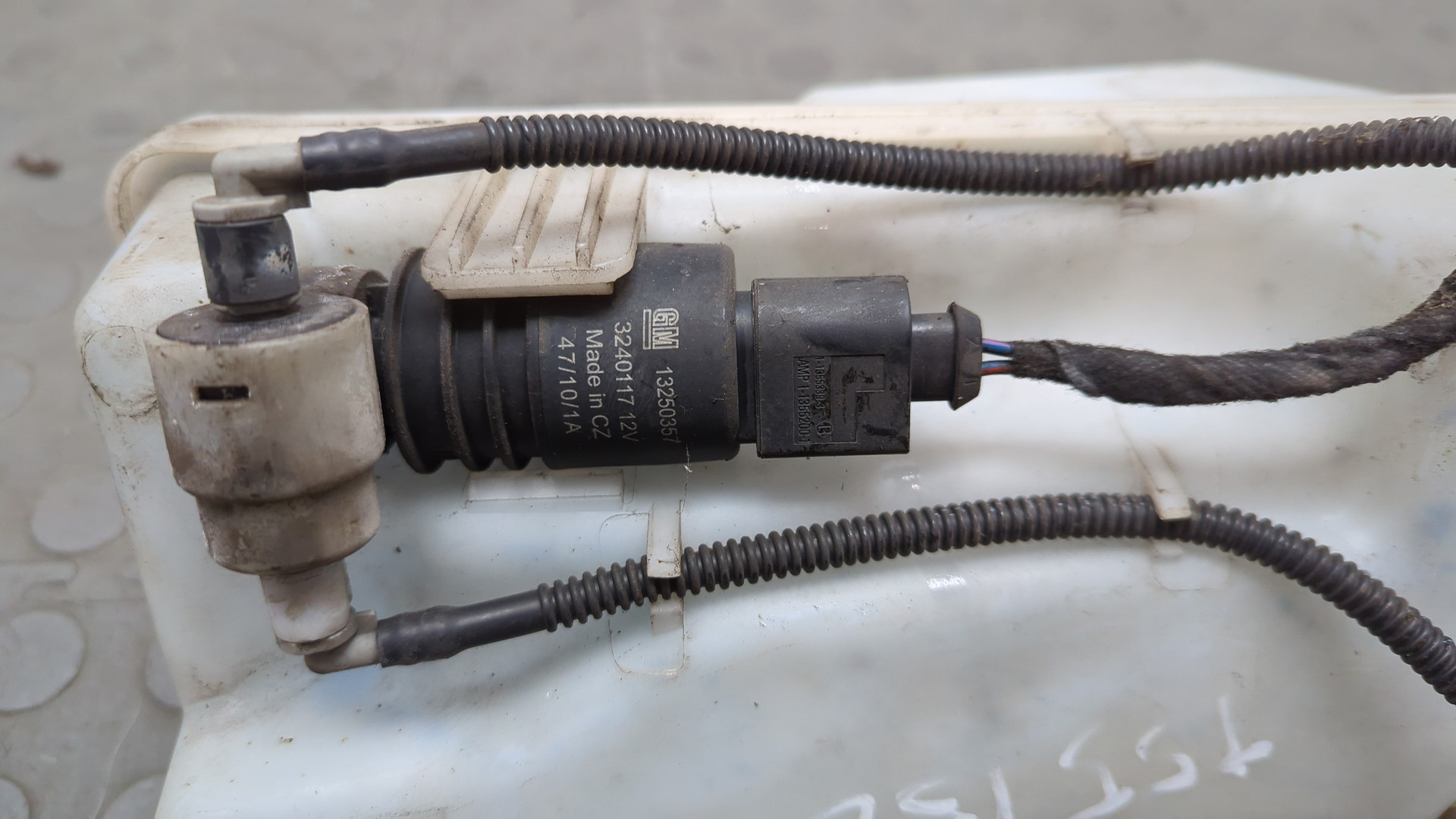 Бачок омывателя лобового стекла