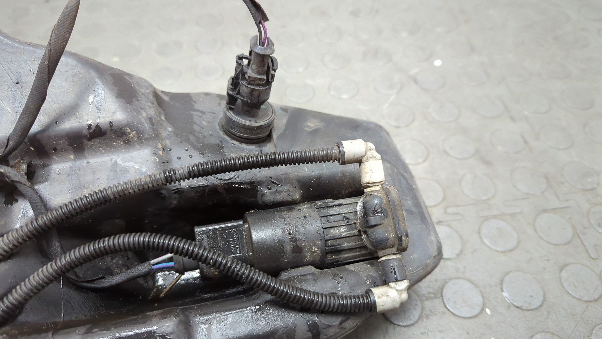 Бачок омывателя лобового стекла