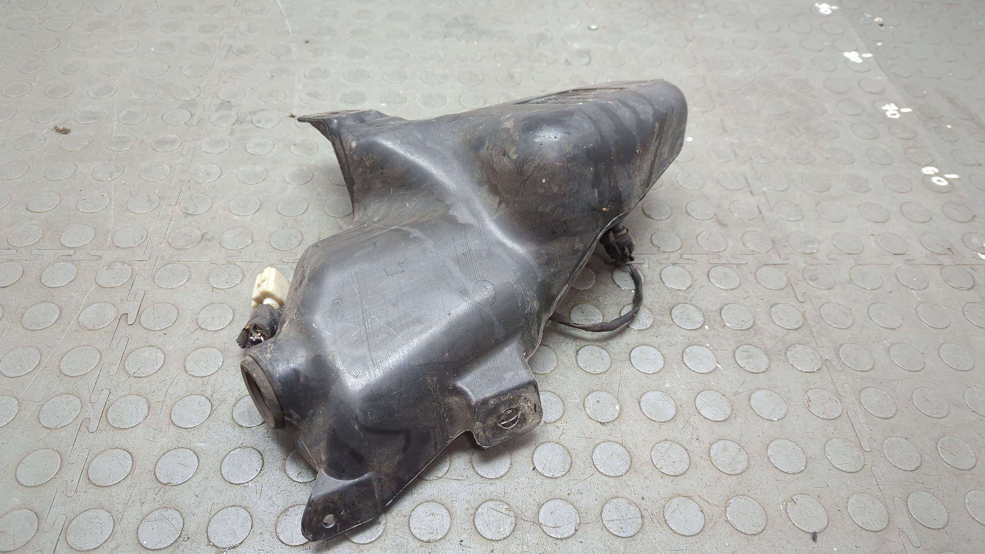 Бачок омывателя лобового стекла