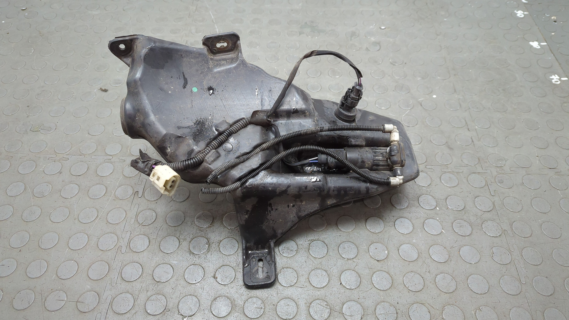 Бачок омывателя лобового стекла