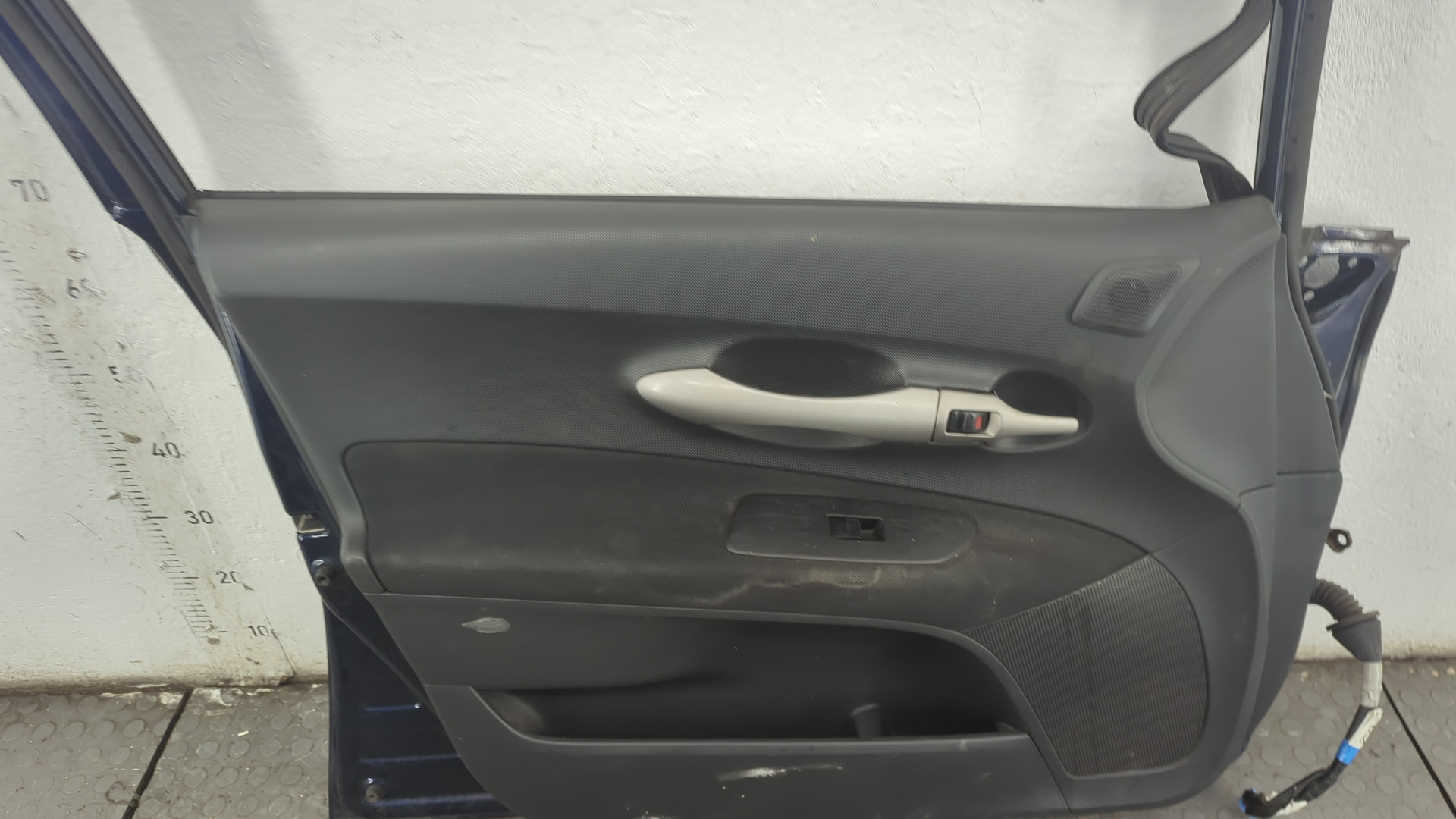 Дверь передняя левая