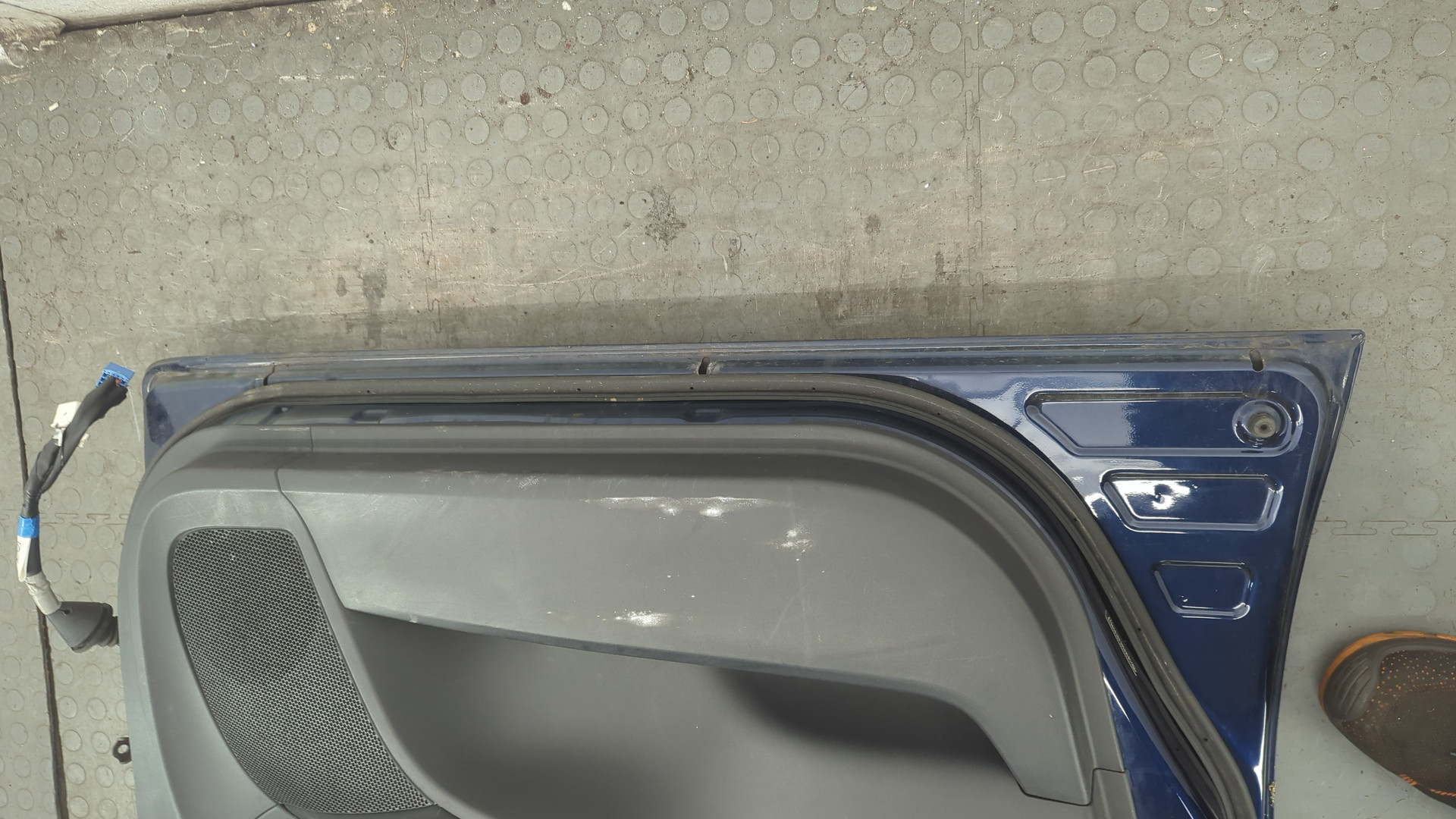 Дверь передняя левая