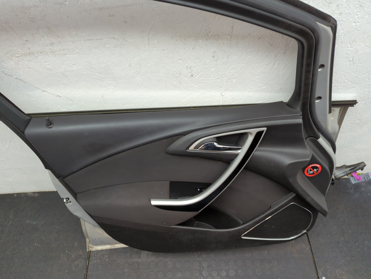 Дверь передняя левая