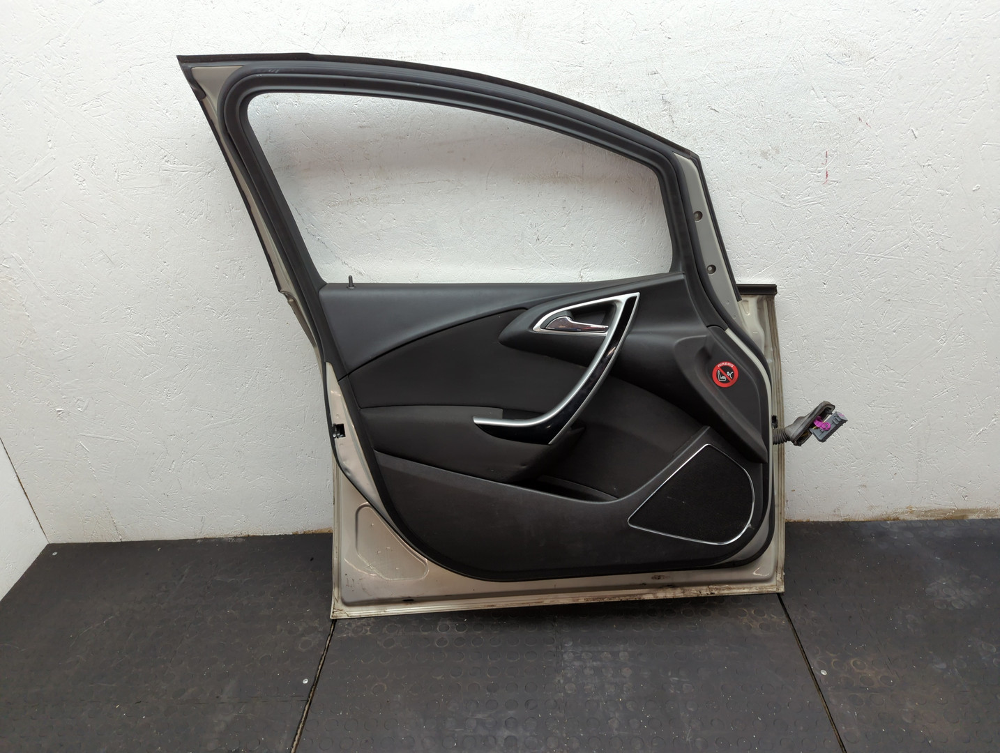 Дверь передняя левая