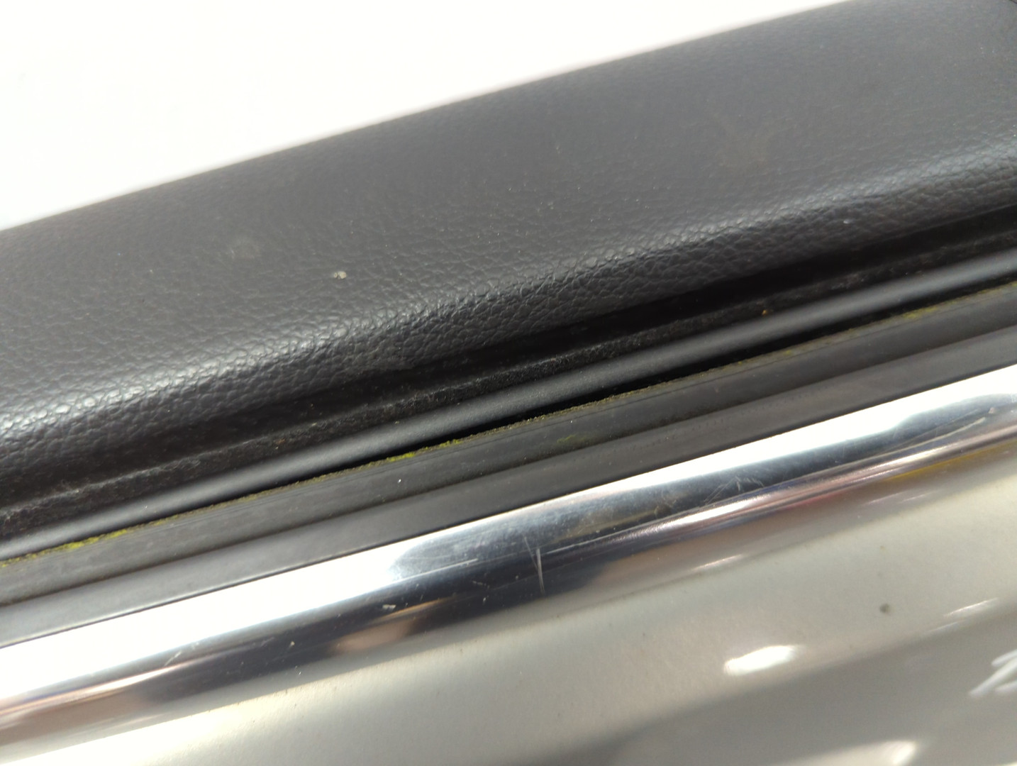 Дверь передняя левая