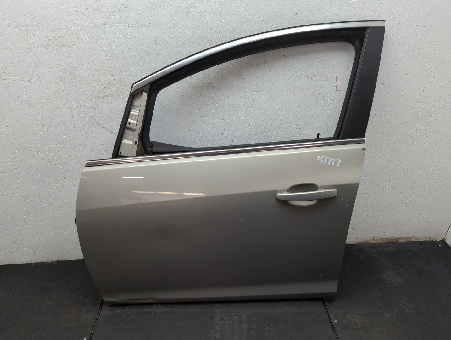 Дверь передняя левая