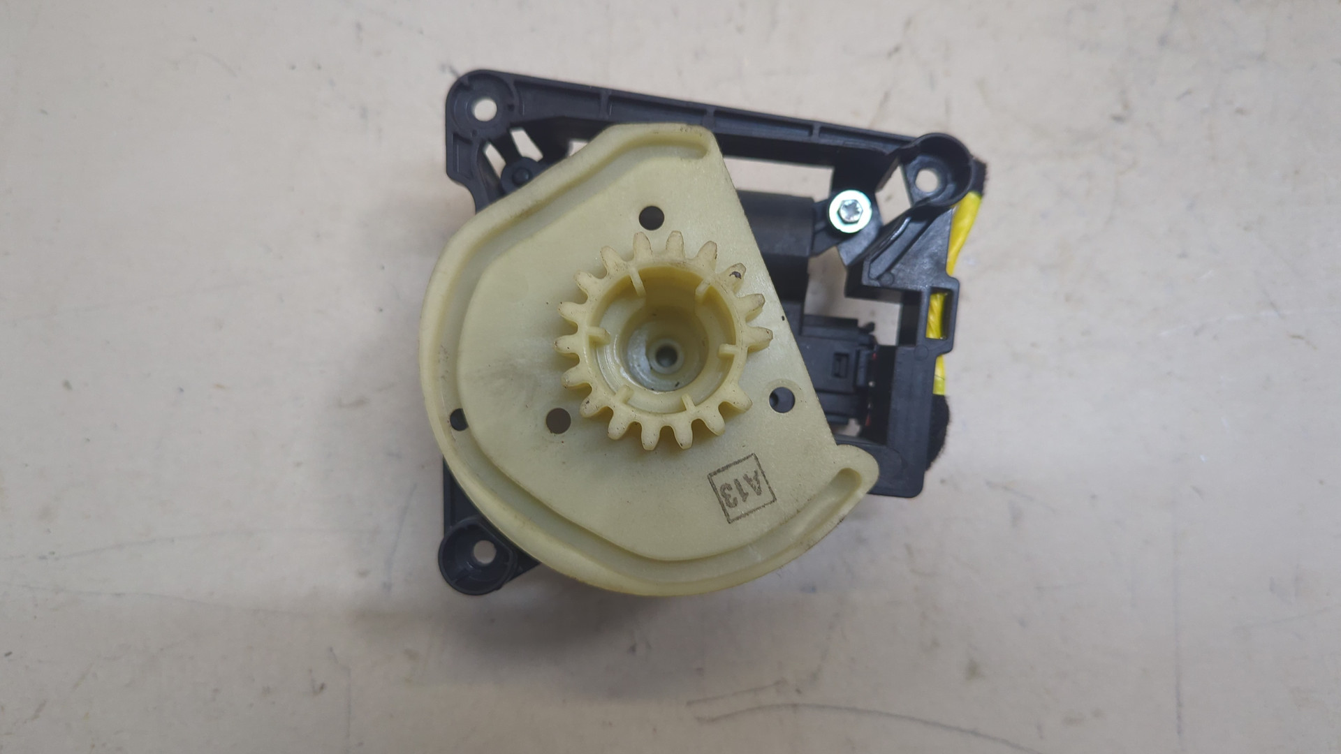 Моторчик заслонки печки