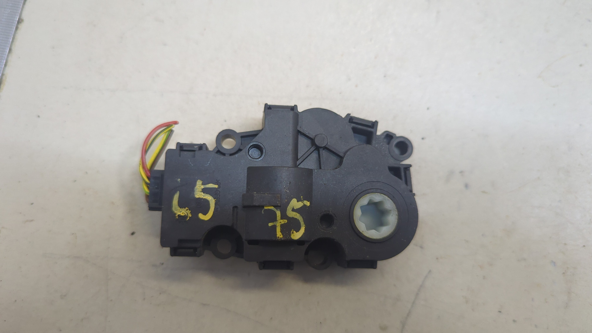 Моторчик заслонки печки