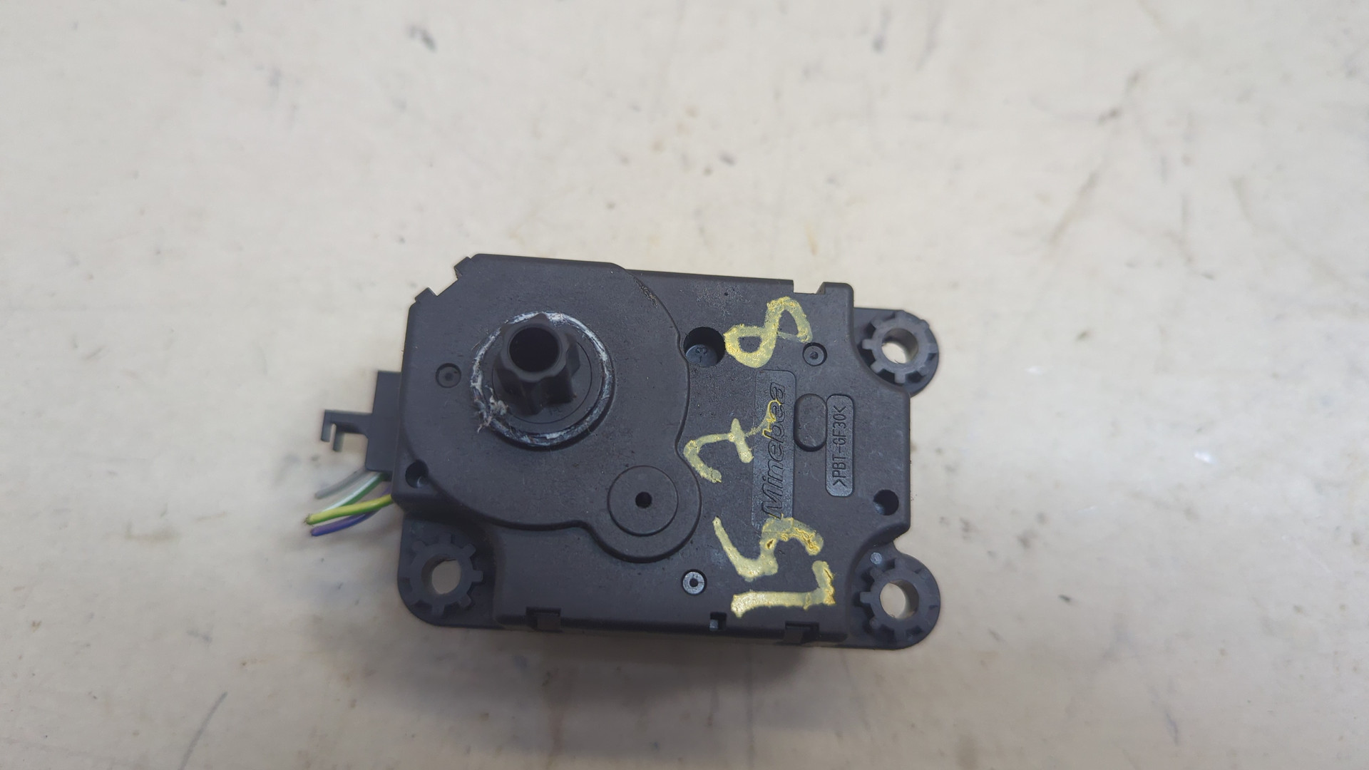 Моторчик заслонки печки