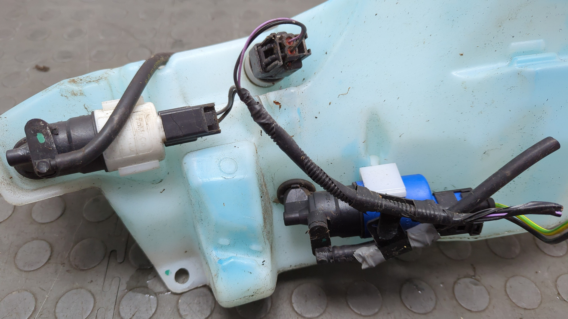 Бачок омывателя лобового стекла