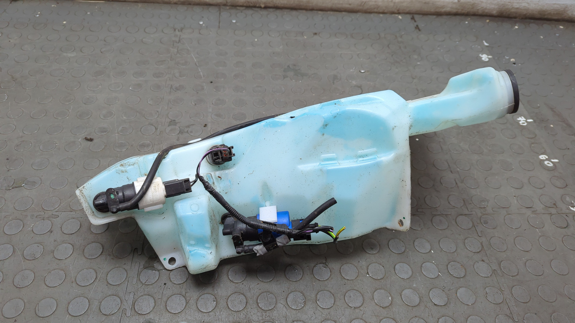 Бачок омывателя лобового стекла