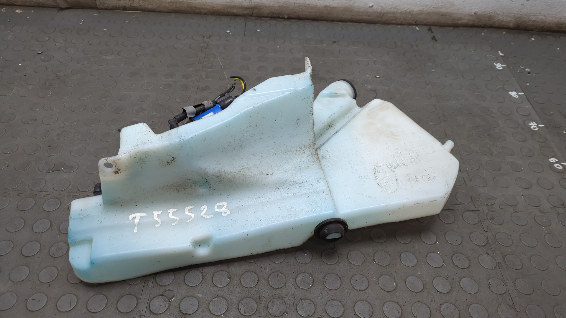 Бачок омывателя лобового стекла