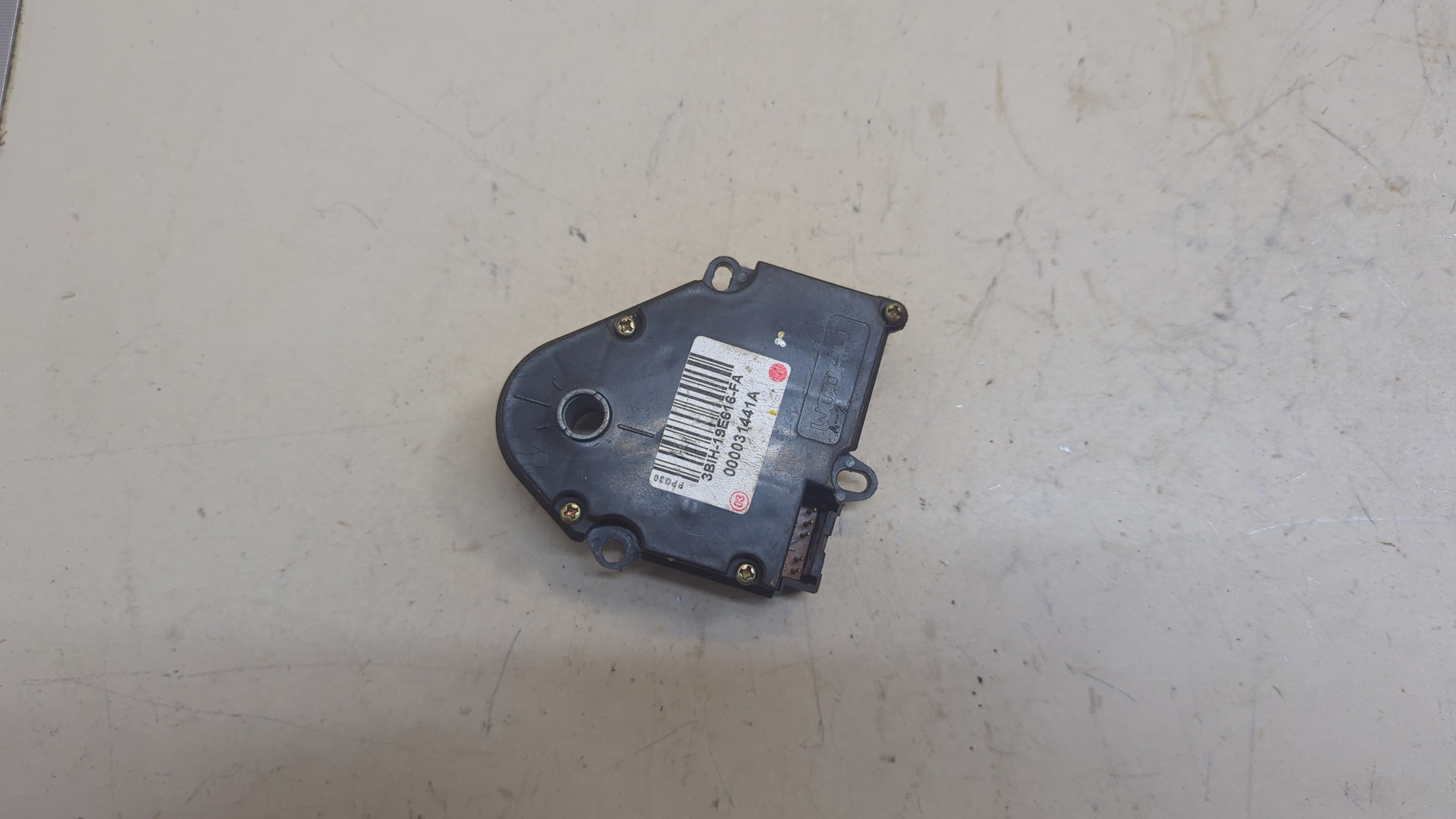 Моторчик заслонки печки