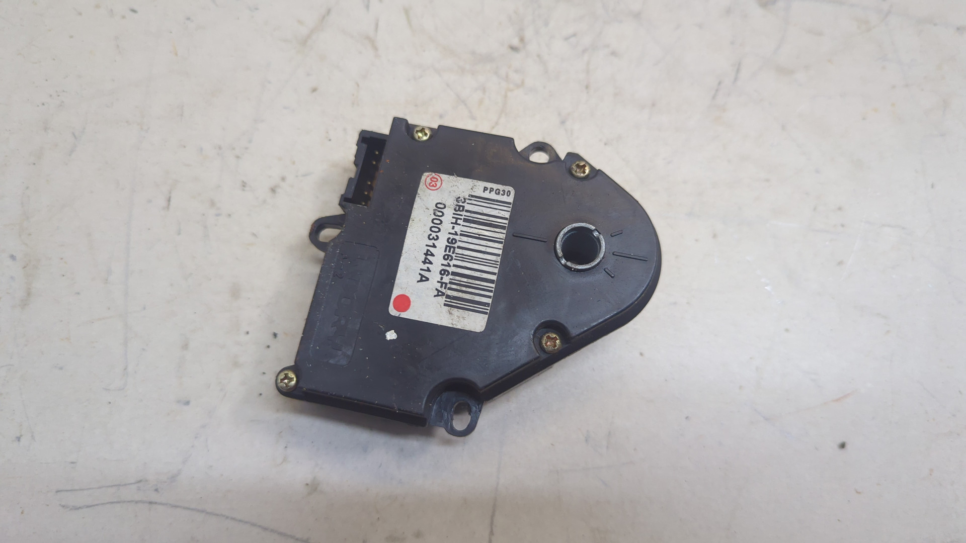 Моторчик заслонки печки