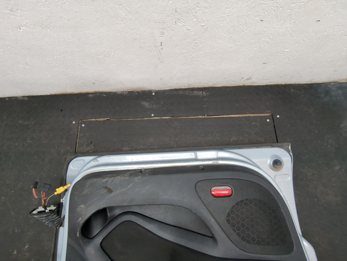 Дверь передняя левая