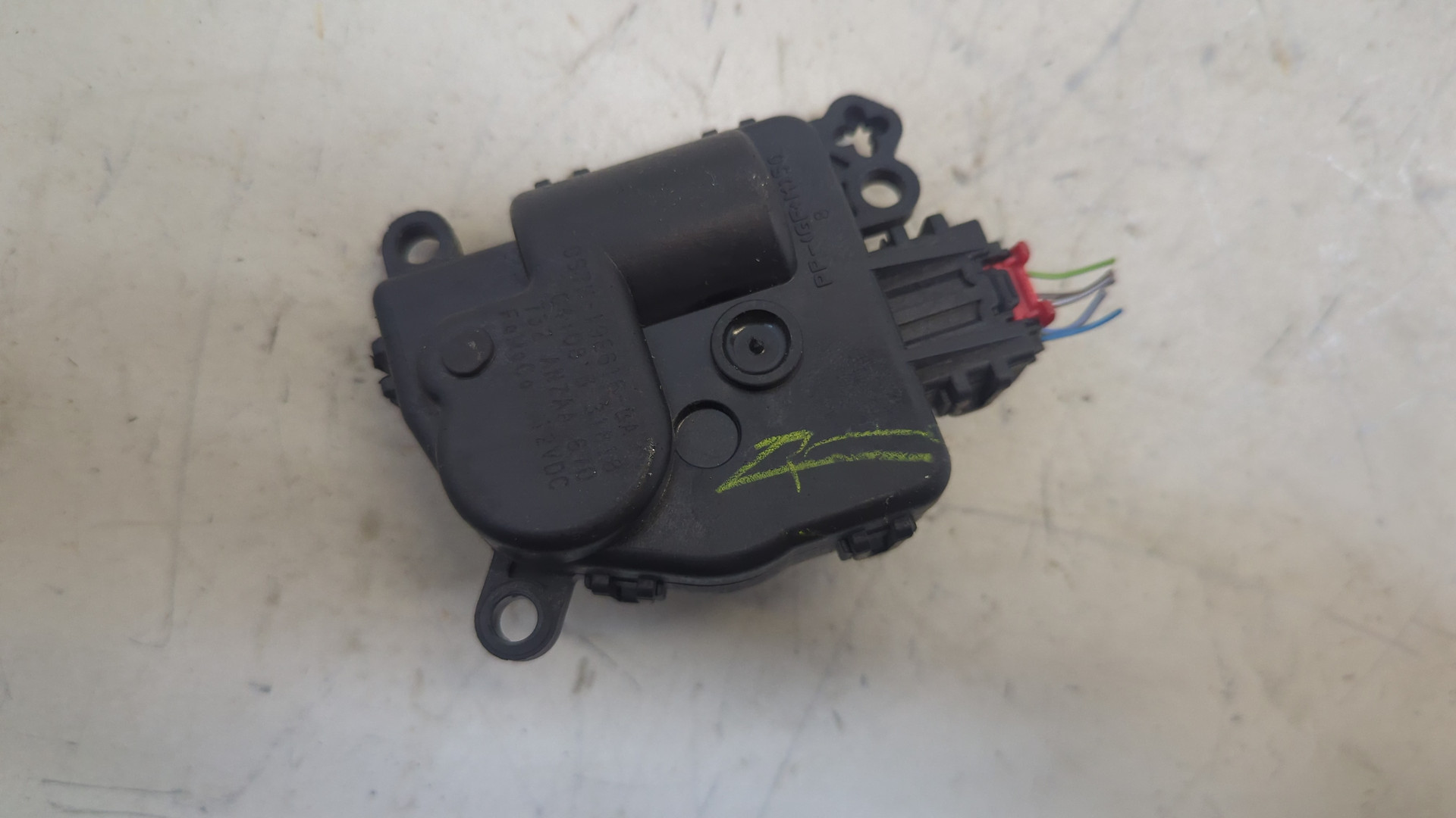 Моторчик заслонки печки