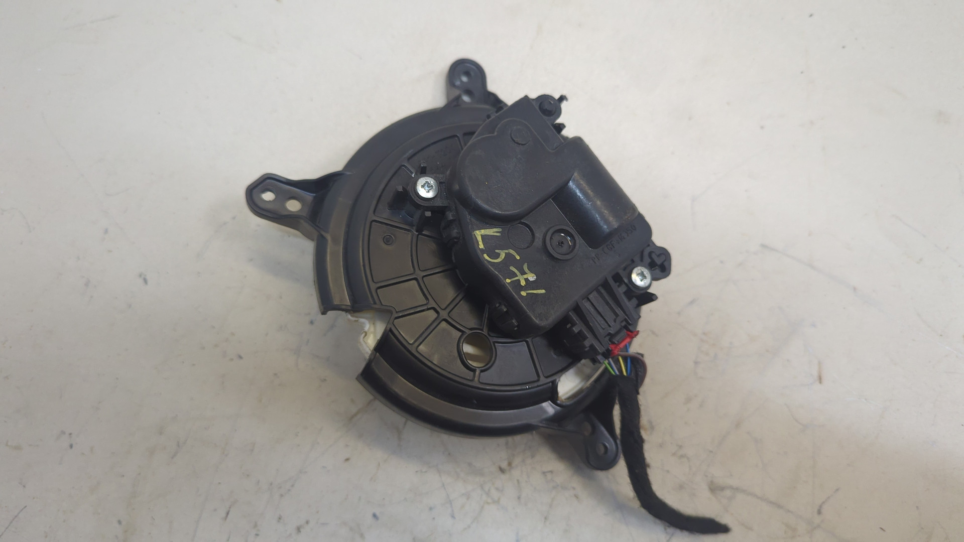 Моторчик заслонки печки