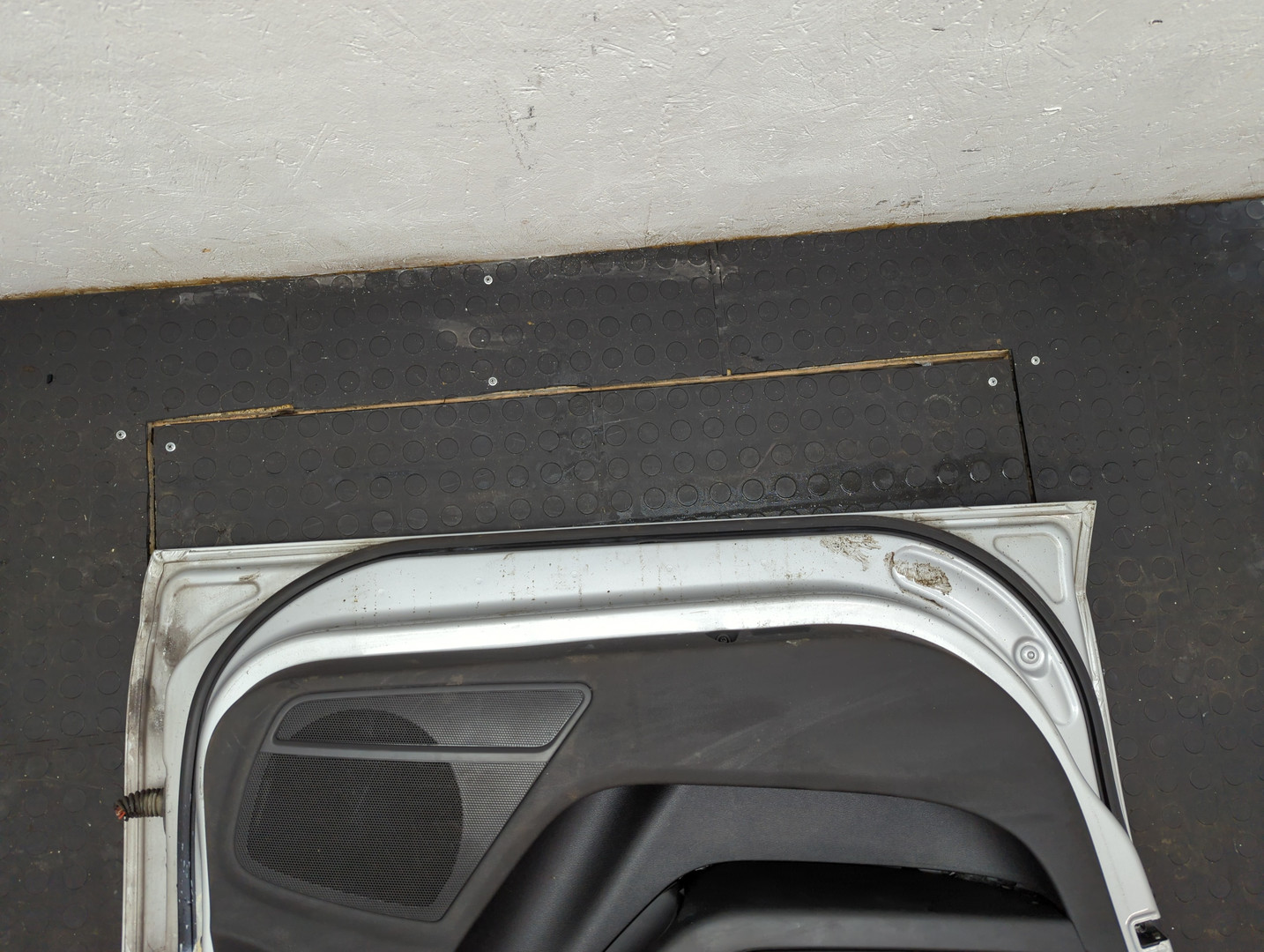 Дверь передняя левая