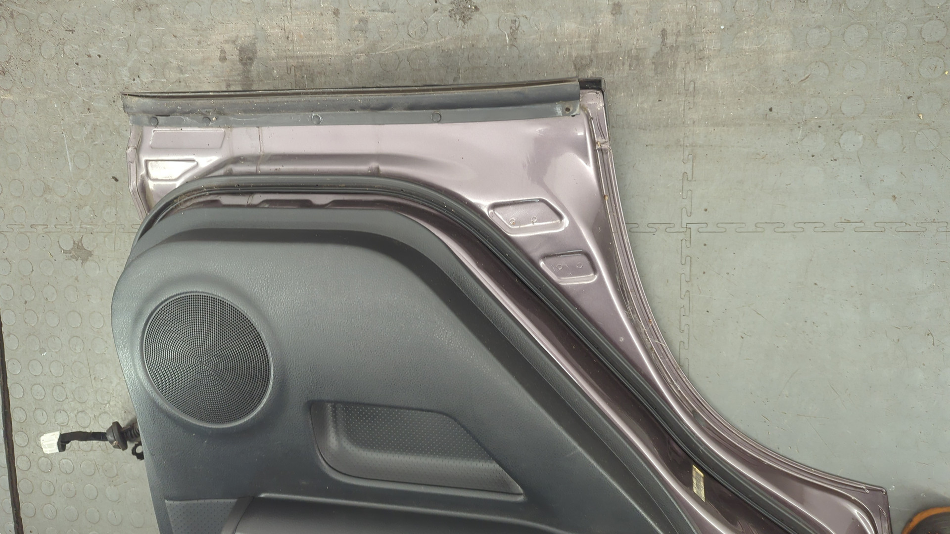 Дверь задняя левая
