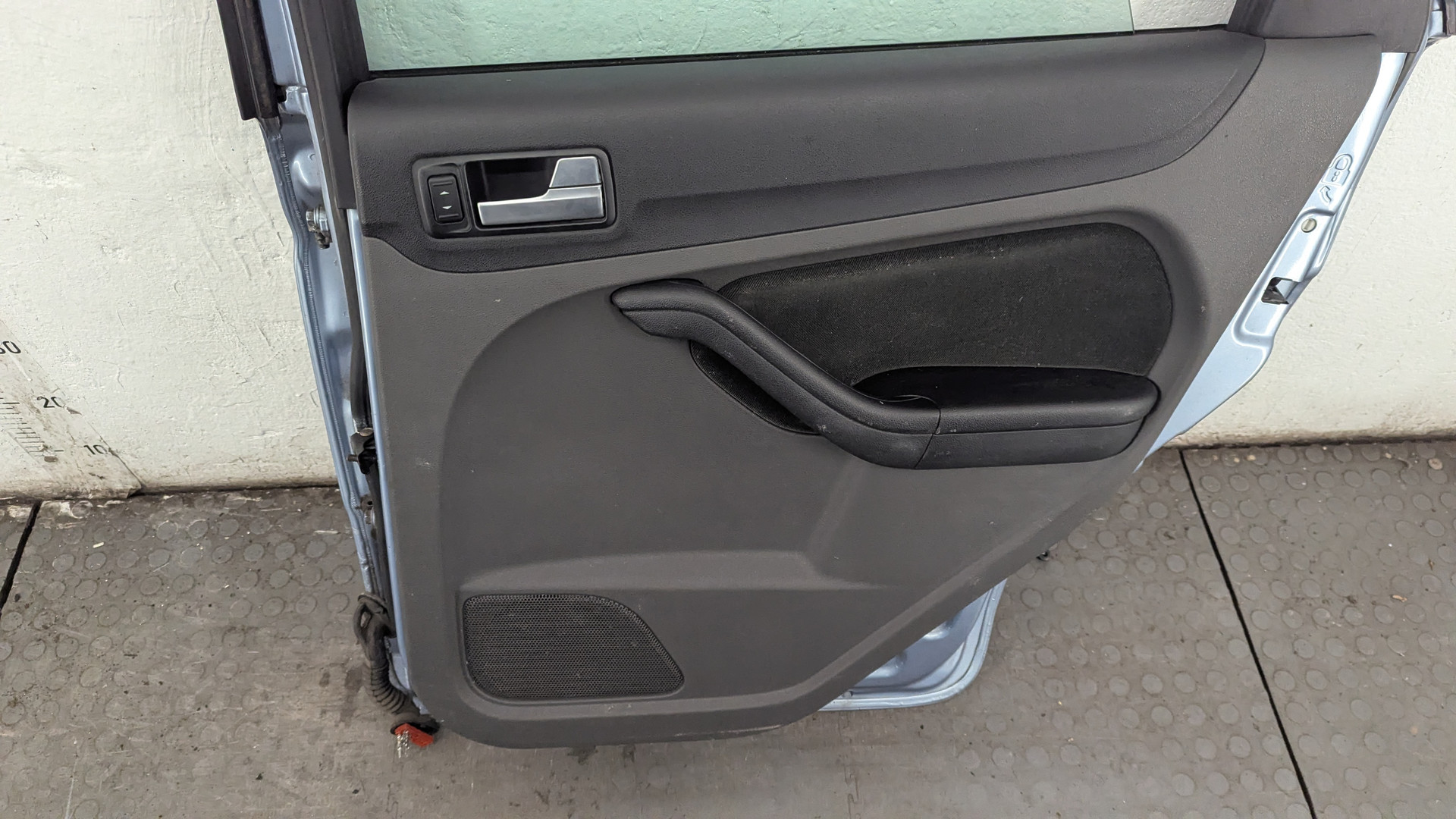 Дверь задняя правая