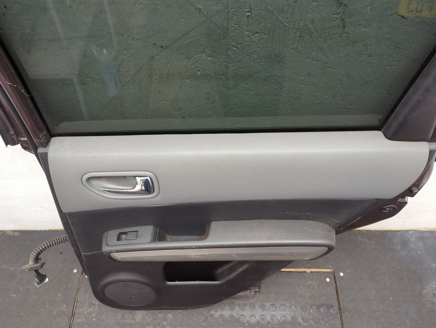 Дверь задняя правая