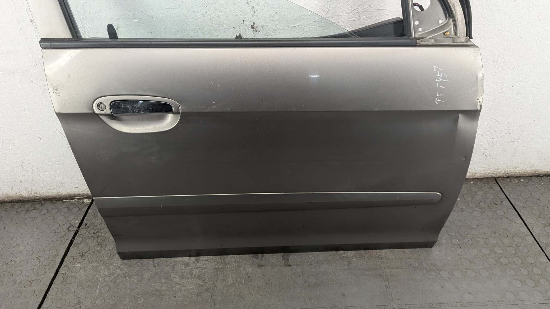 Дверь передняя правая