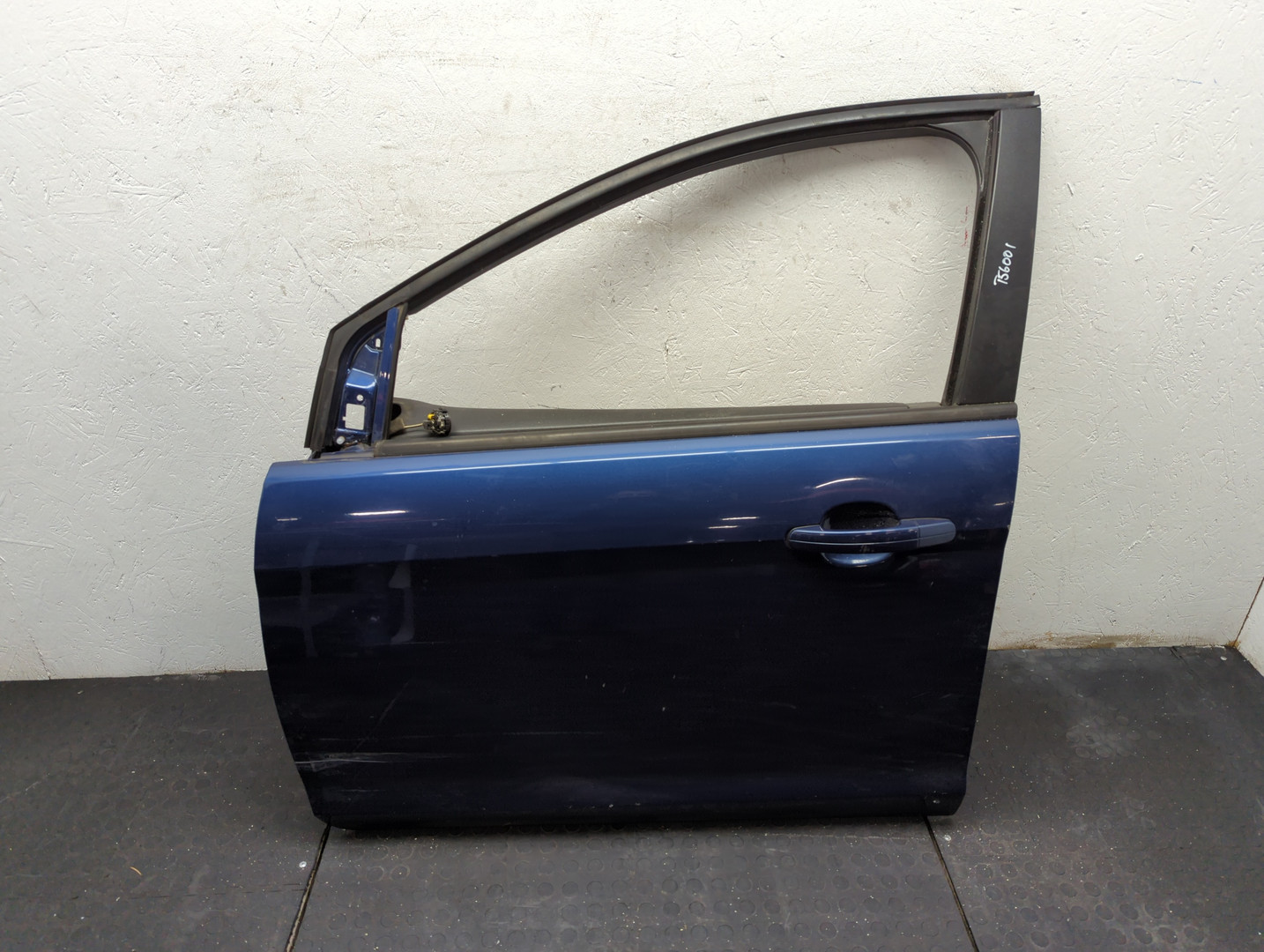 Дверь передняя левая