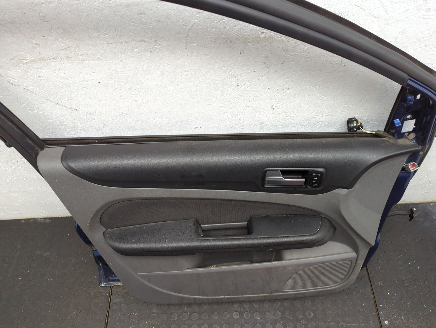 Дверь передняя левая