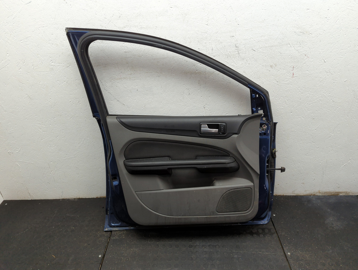 Дверь передняя левая