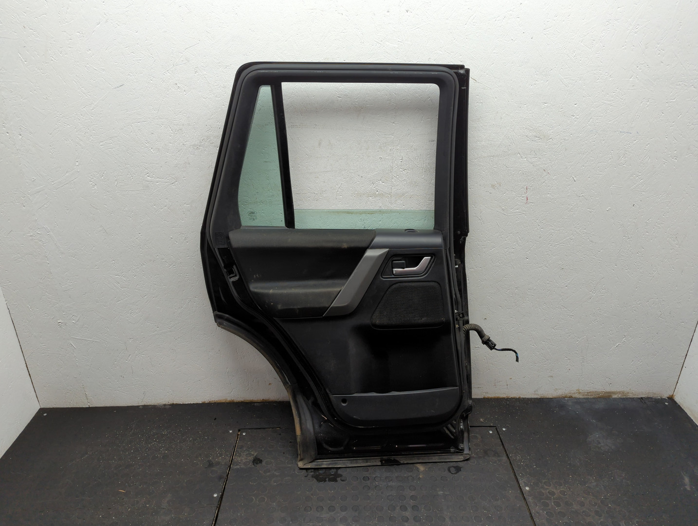 Дверь задняя левая