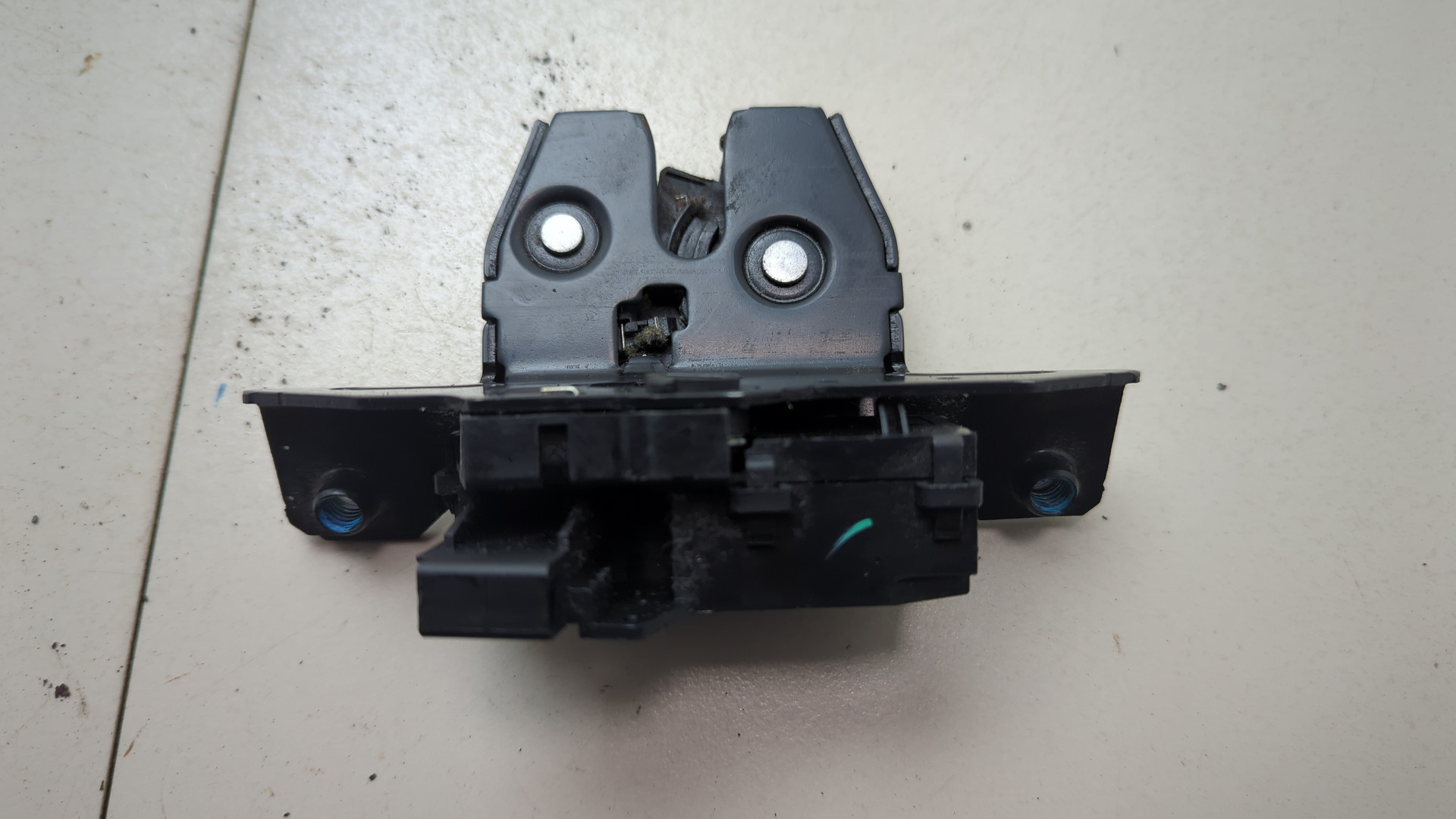 Замок багажника