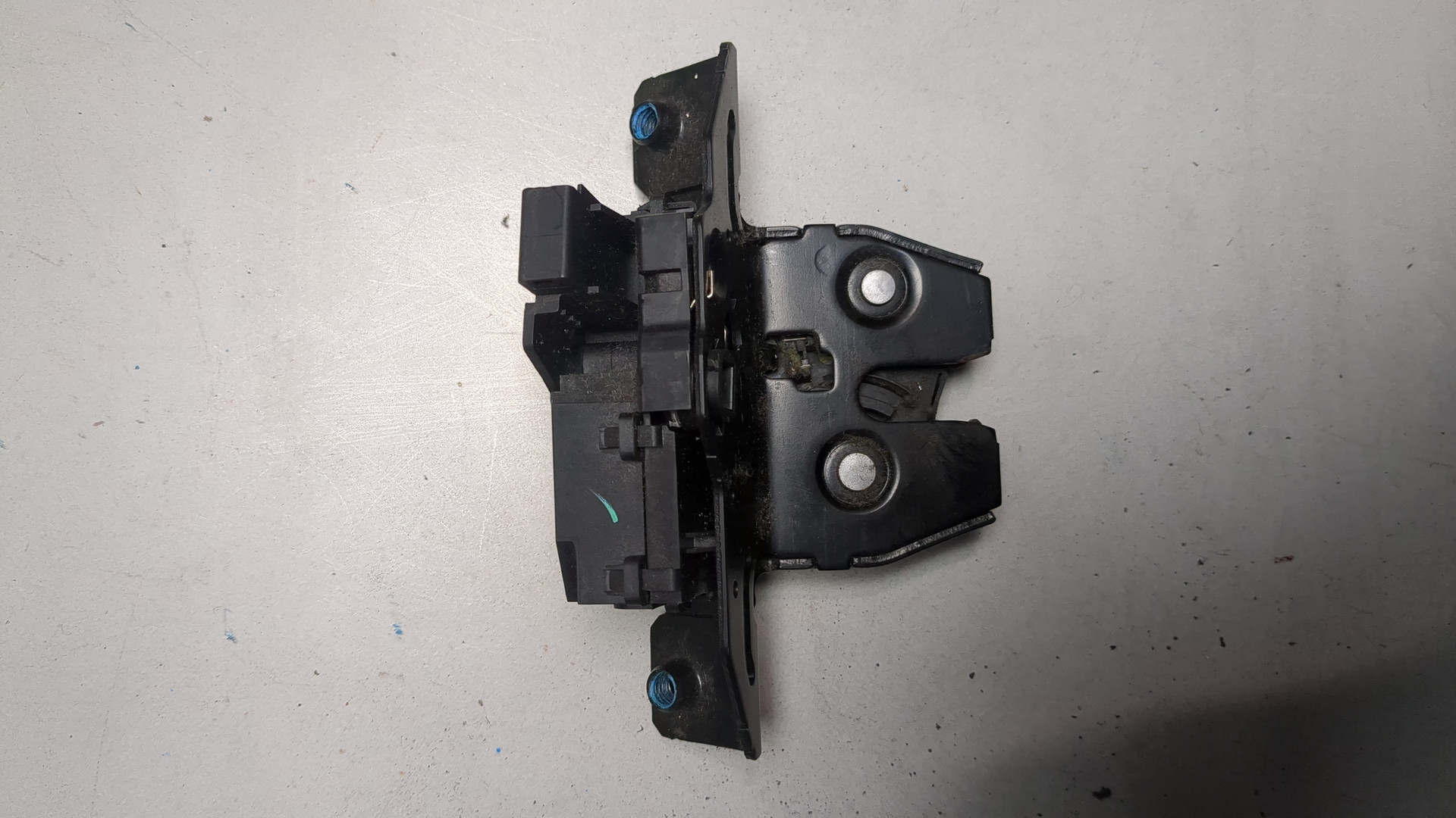 Замок багажника