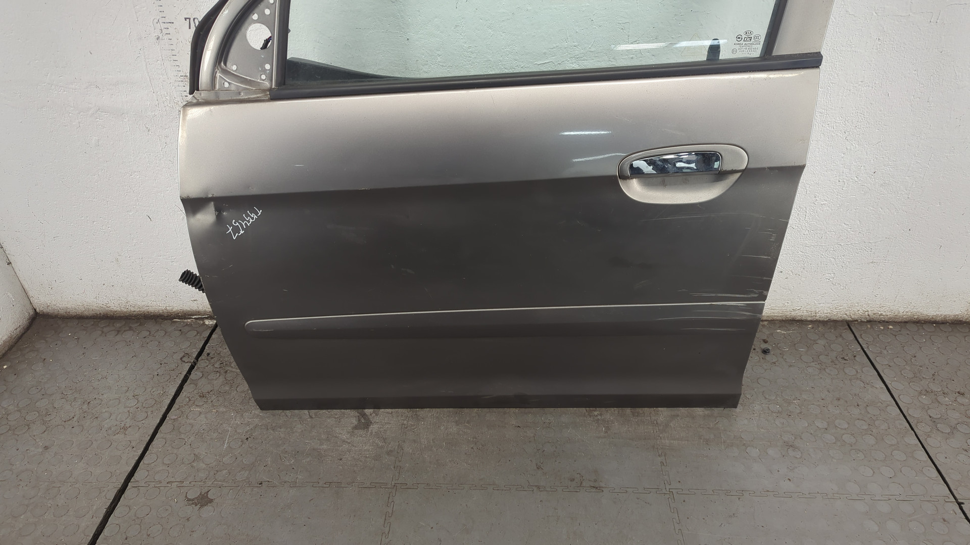 Дверь передняя левая