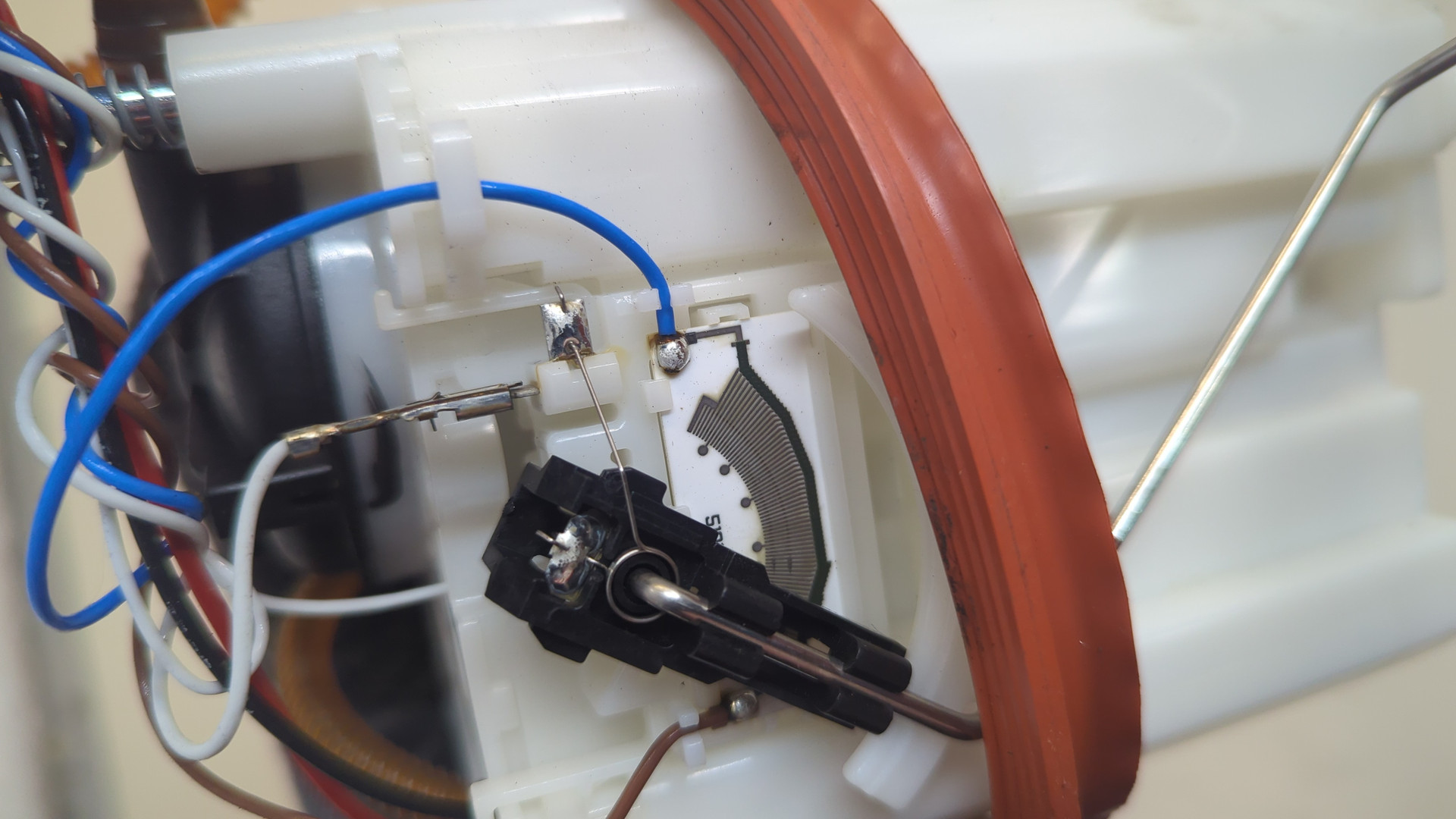 Насос топливный электрический