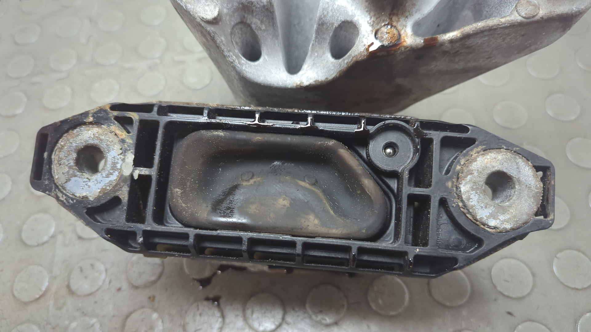 Опора двигателя