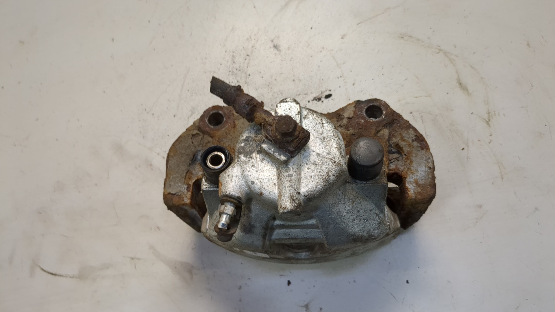 Суппорт передний правый