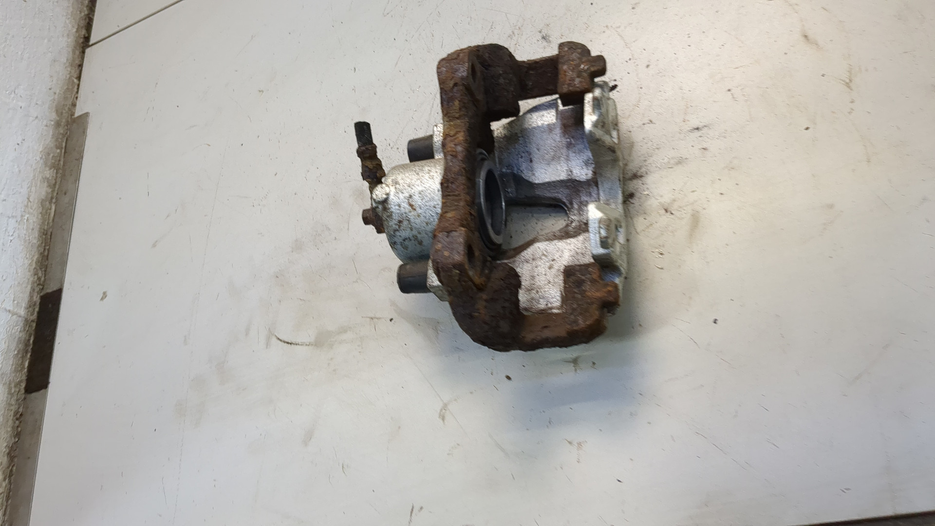 Суппорт передний правый