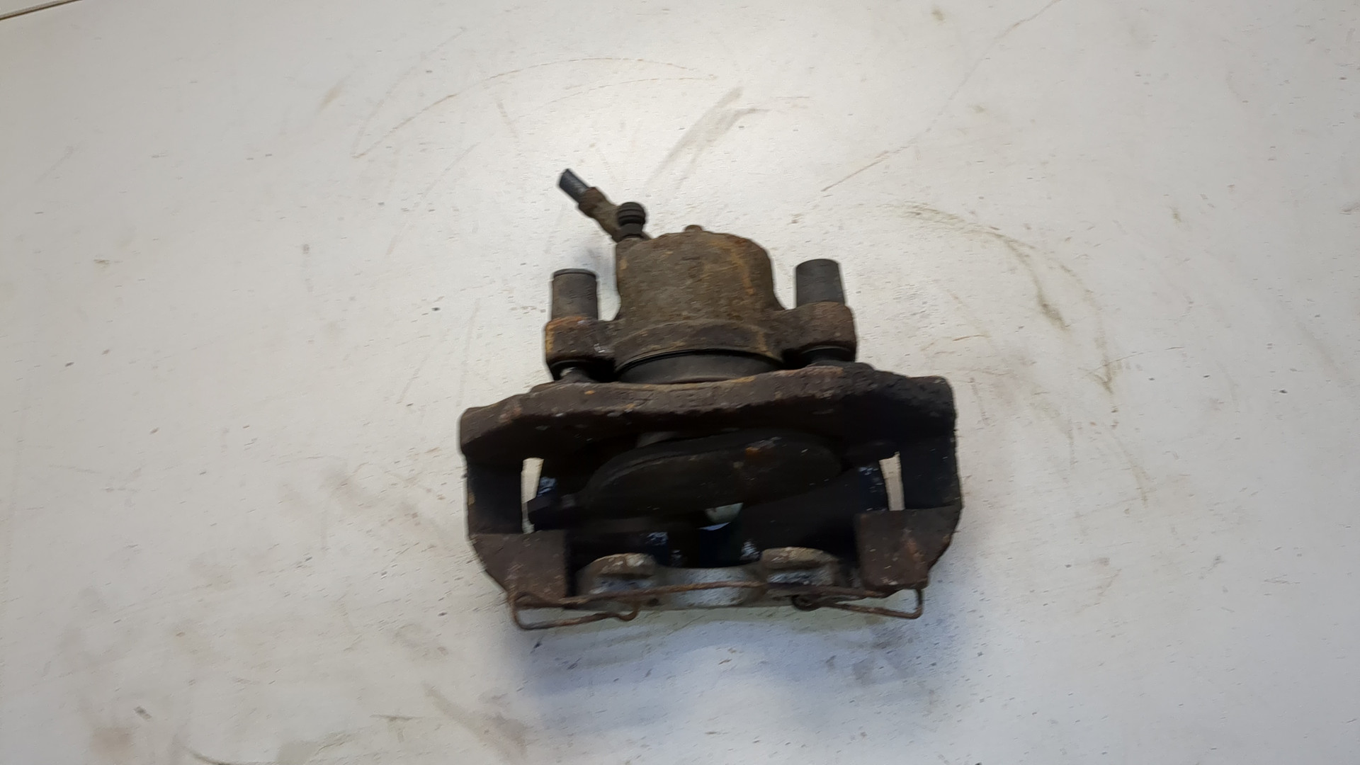 Суппорт передний левый