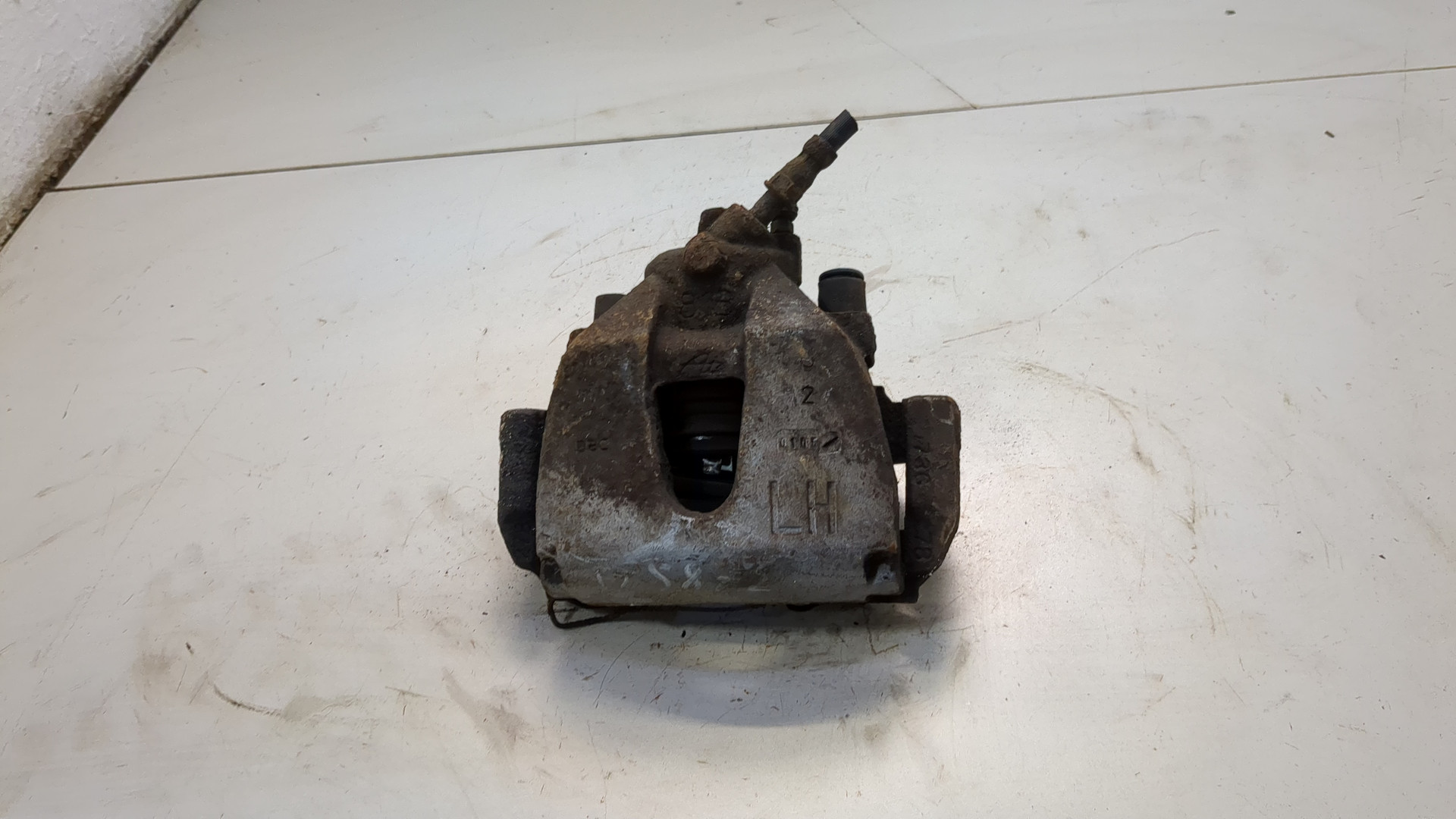 Суппорт передний левый