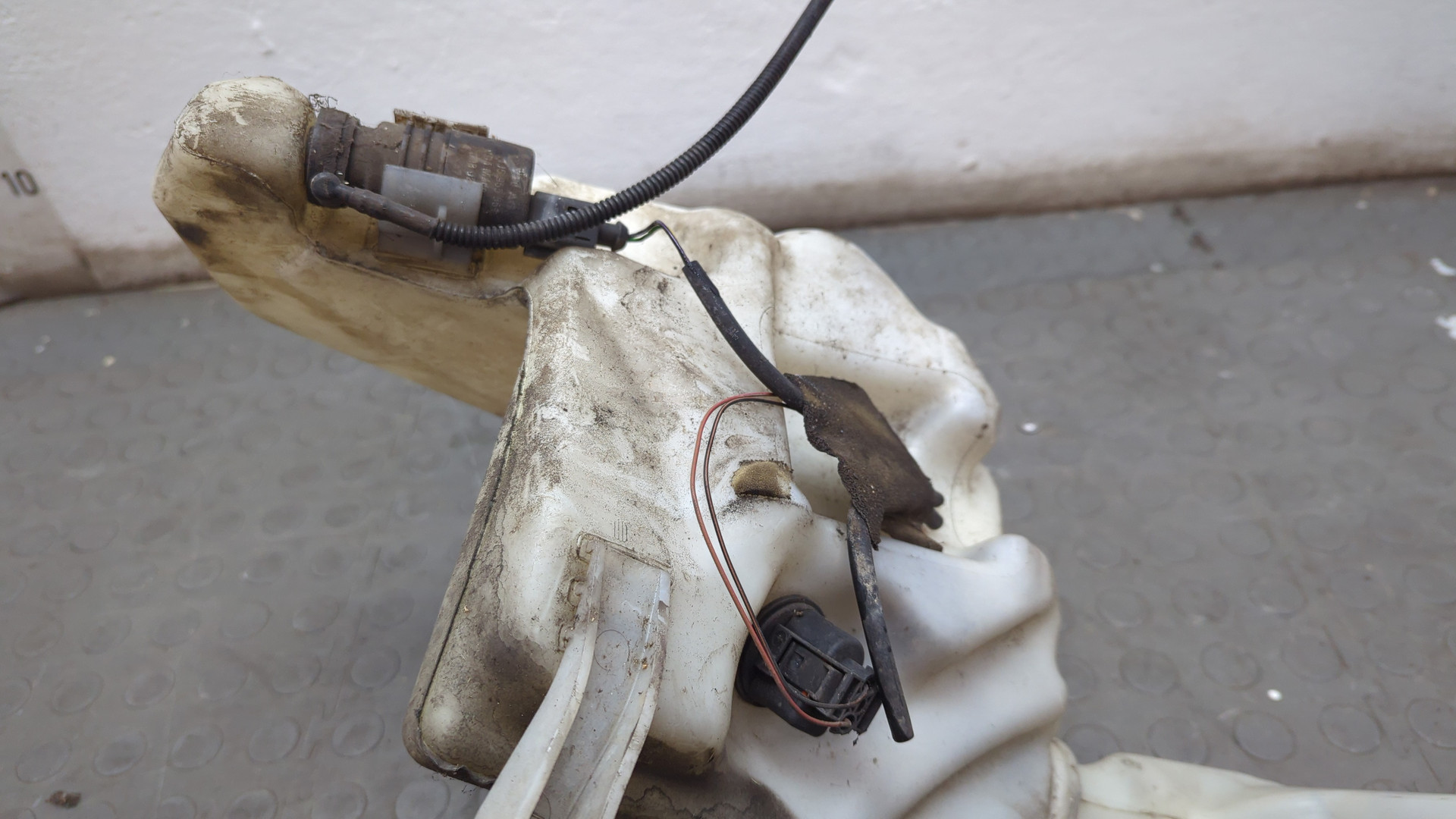 Бачок омывателя лобового стекла