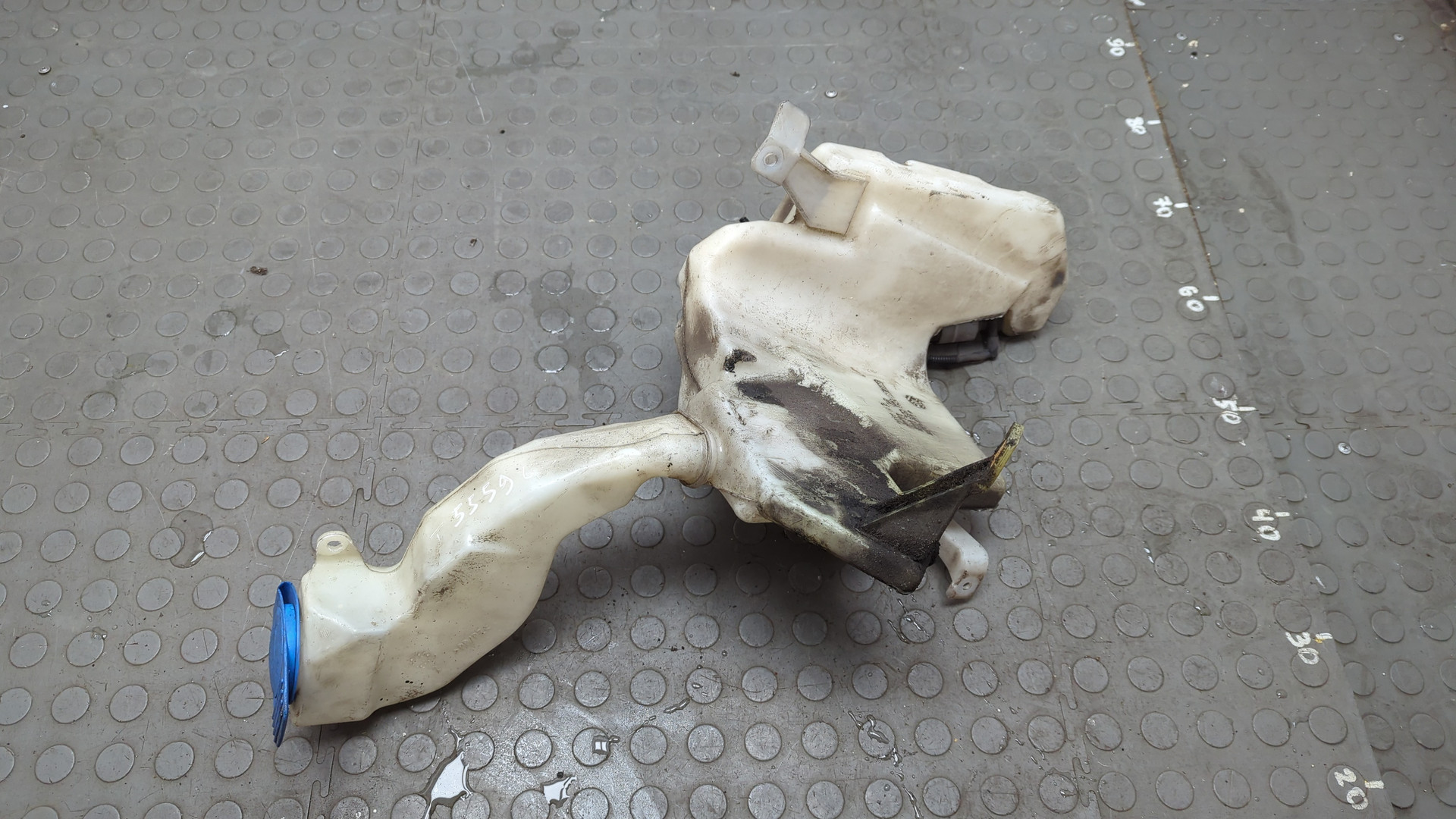 Бачок омывателя лобового стекла