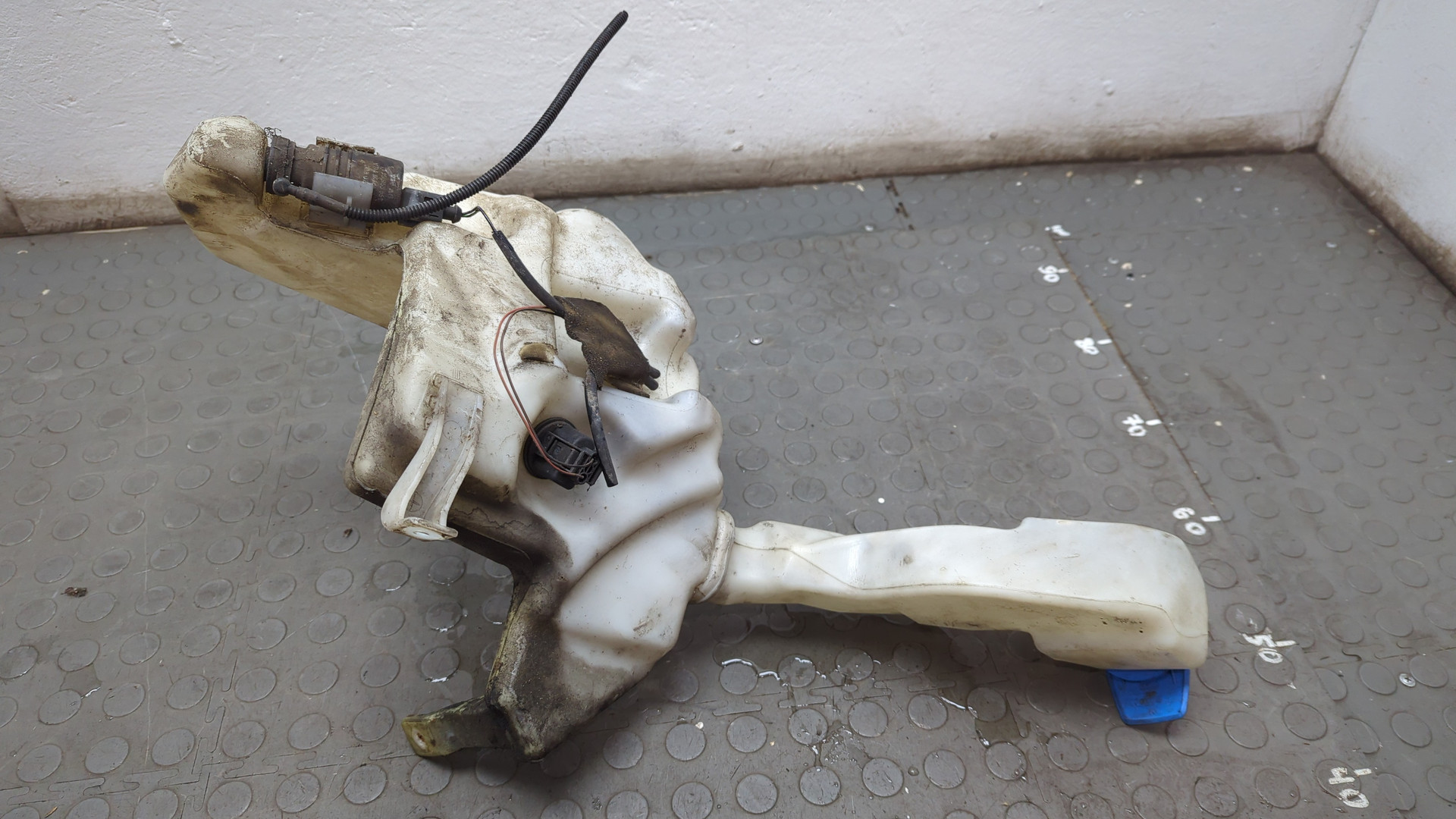 Бачок омывателя лобового стекла