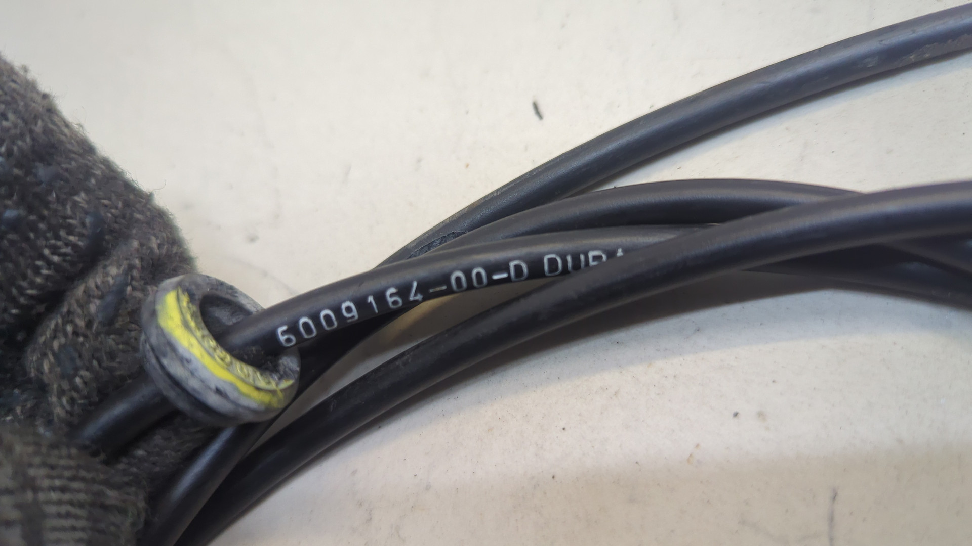 Трос открывания капота