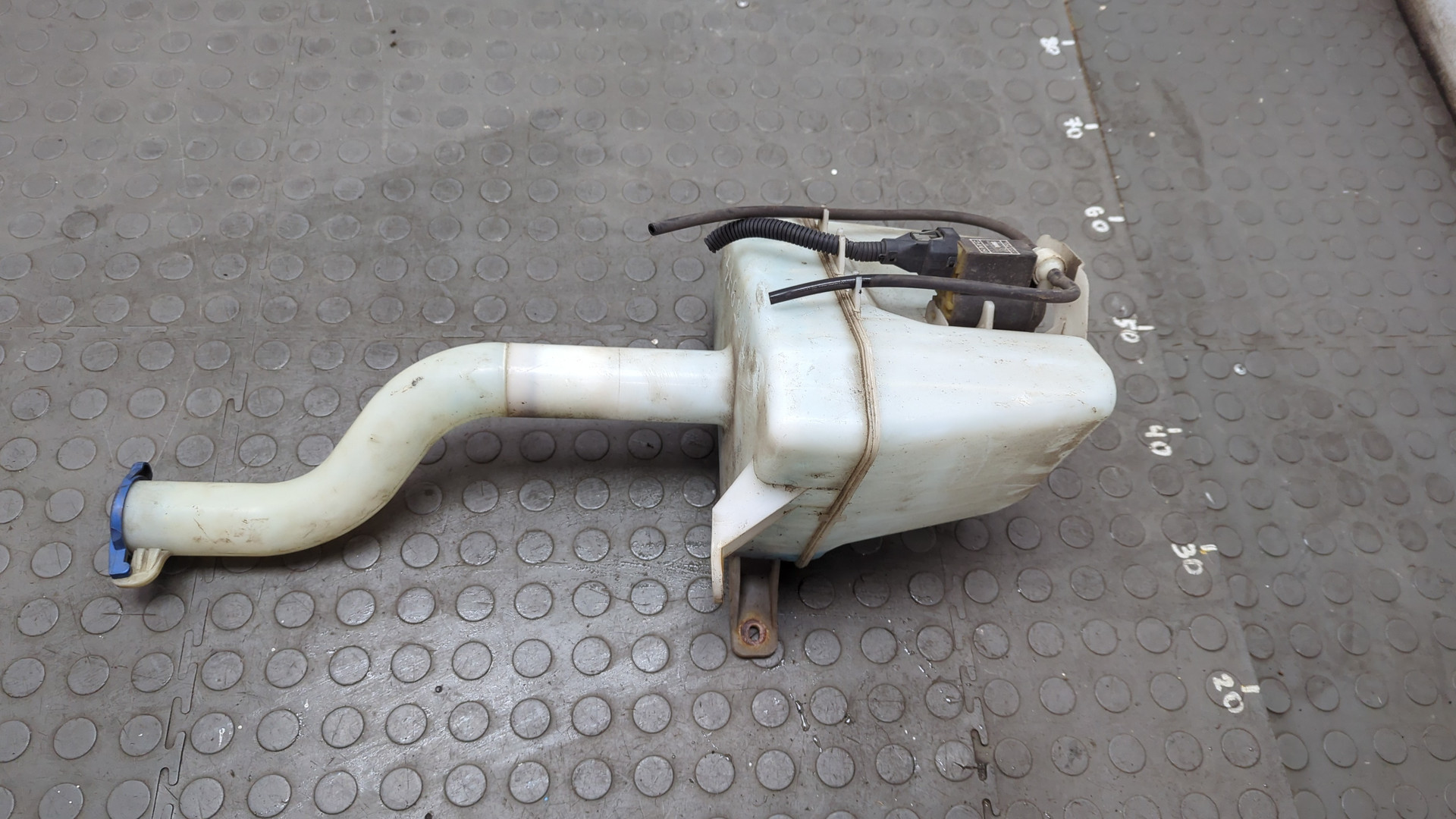 Бачок омывателя лобового стекла