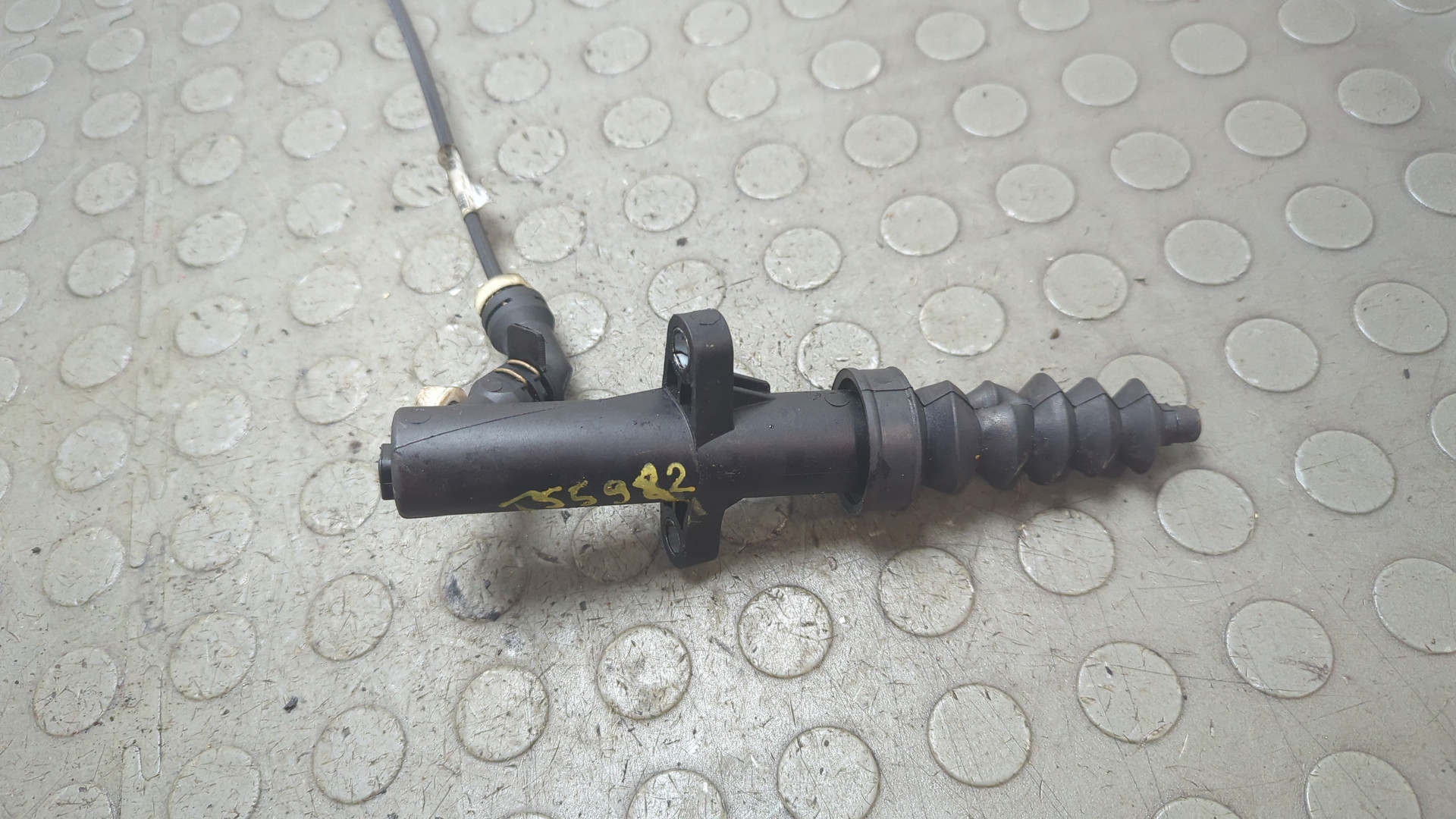 Цилиндр сцепления рабочий