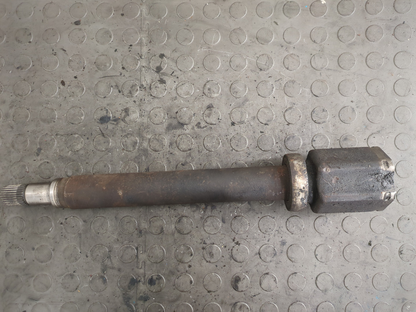 Полуось передняя правая