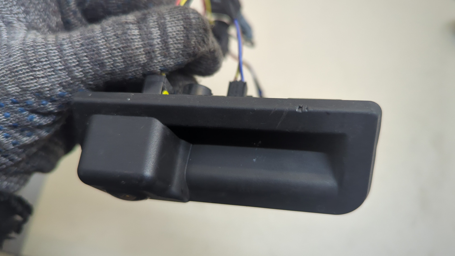 Кнопка открывания багажника