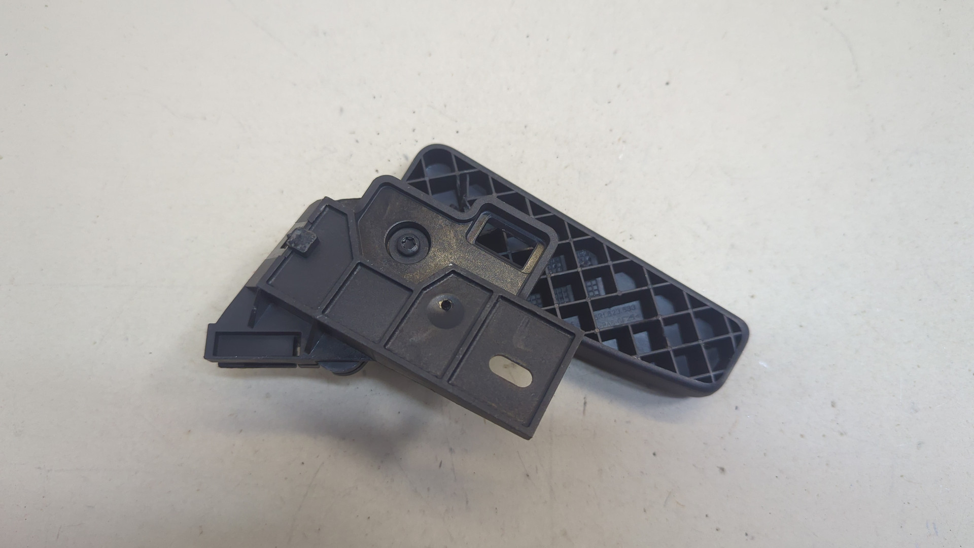 Ручка открывания капота