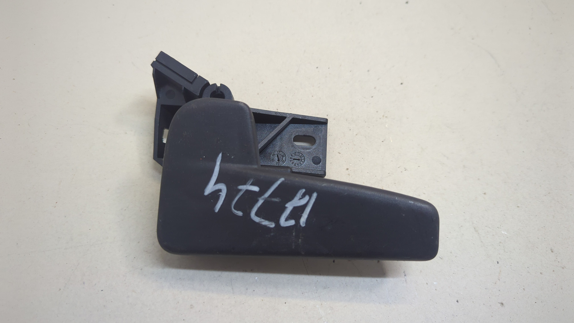 Ручка открывания капота