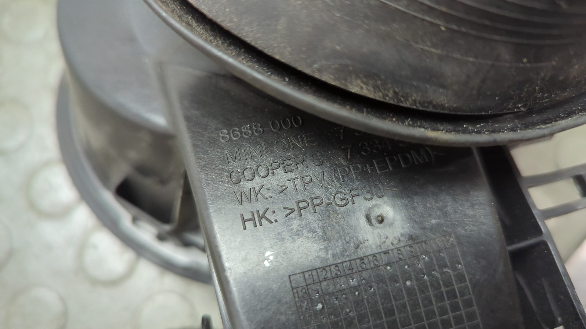 Лючок бензобака